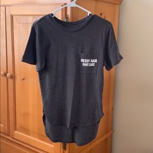 Short sleeved “MESSY HAIR DONT CARE” t-shirt.